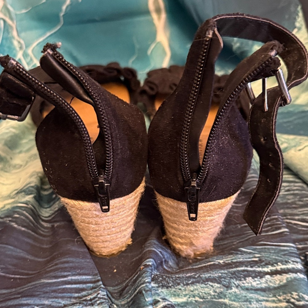comfortview Black Ruffled Espadrille Wedge Sandals